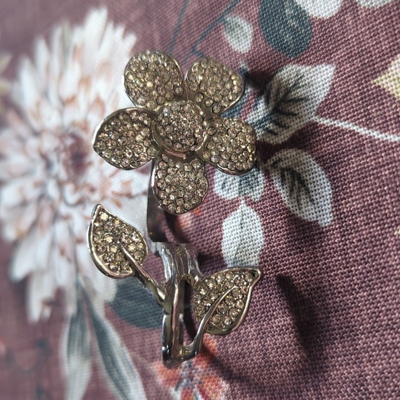 Double Flower Ring with Rhinestones - Picture 2 of 6